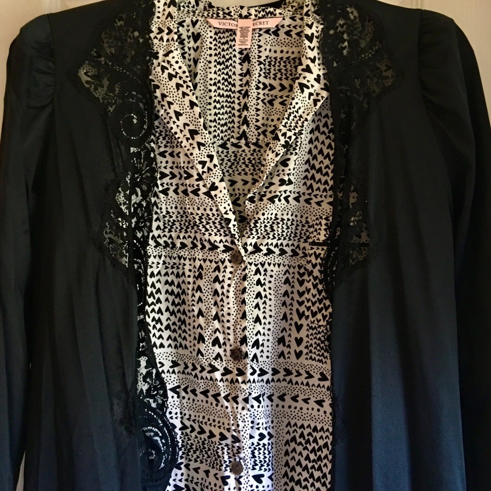Heart-print Victoria’s Secret sleep 😴 shirt!❤️ - Picture 10 of 11